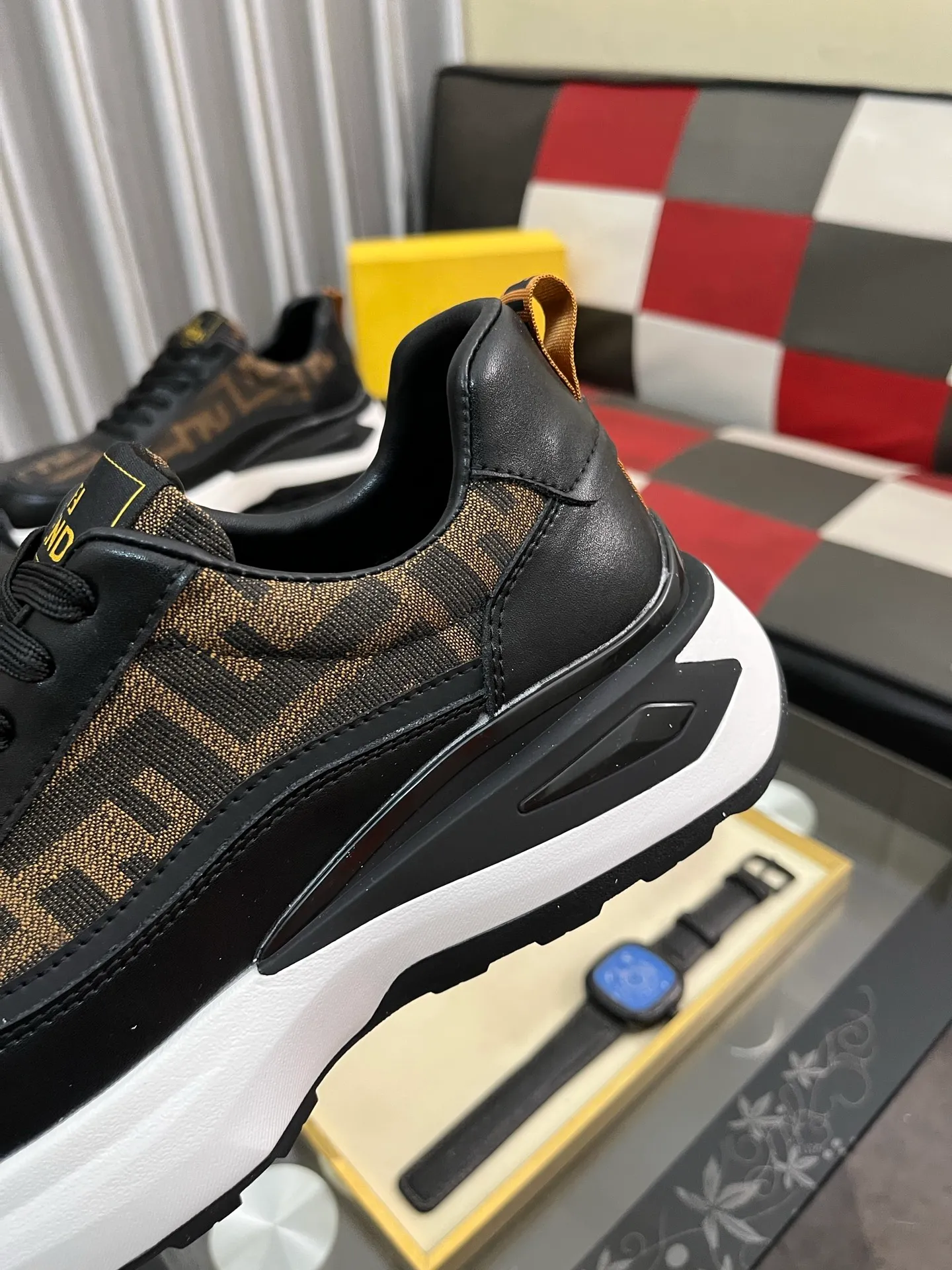 Men's shoes💰458⌚️⌚️[FENDI-FENDI] Classic men's casual shoes🔥New product nowadays, made of cowhide + breathable fabric, comfortable pigskin lining. The perfect last shape and generous and fashionable design have attracted the favor of many consumers. 🔥Number of sizes: 38-444️⃣Colors available